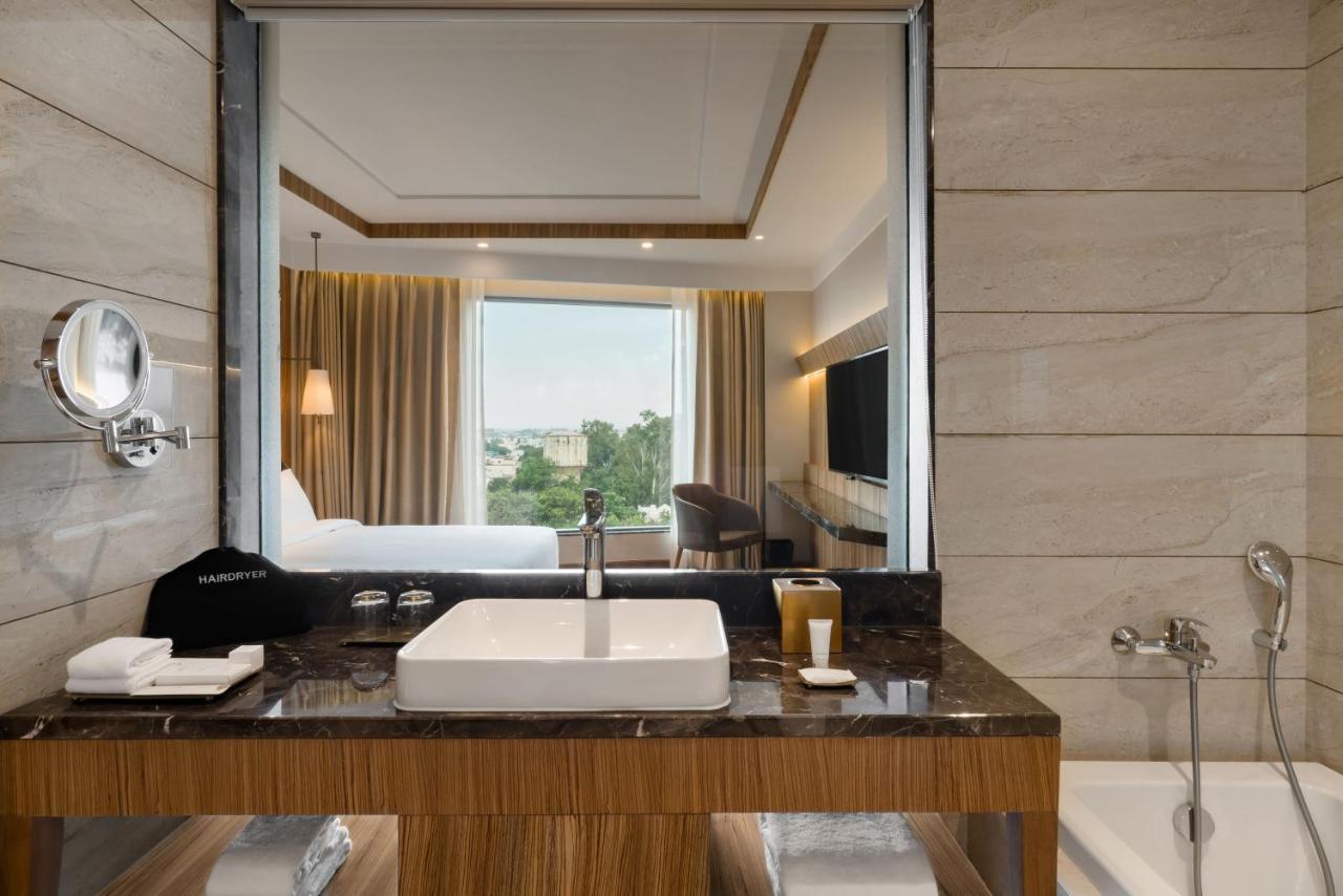 Radisson Bhopal Hotel Екстериор снимка
