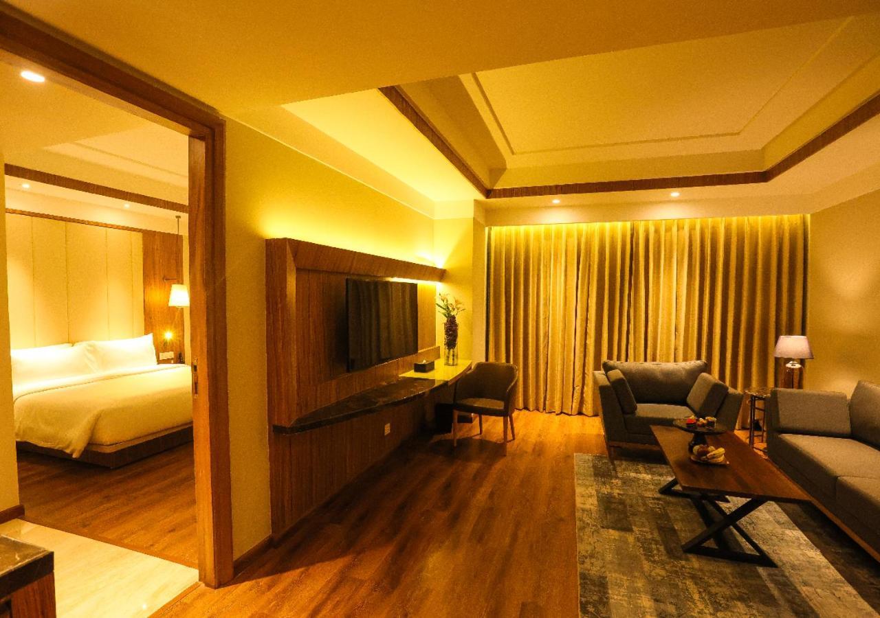 Radisson Bhopal Hotel Екстериор снимка