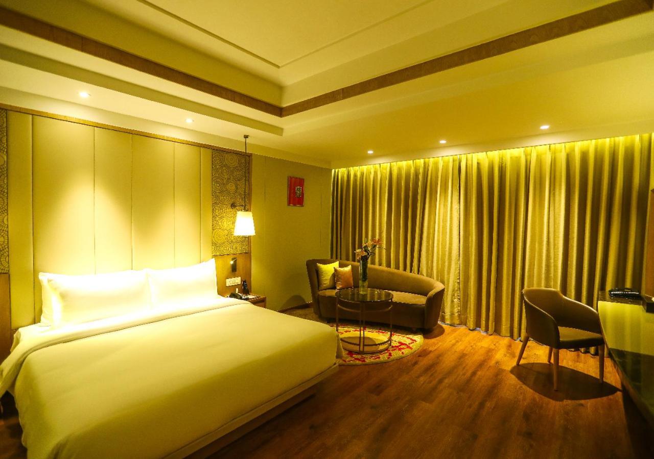 Radisson Bhopal Hotel Екстериор снимка